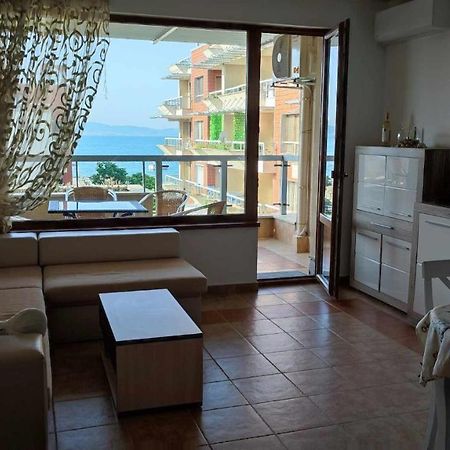 Cozy Apartment With Sea View And Free Parking Pomorie Exteriör bild