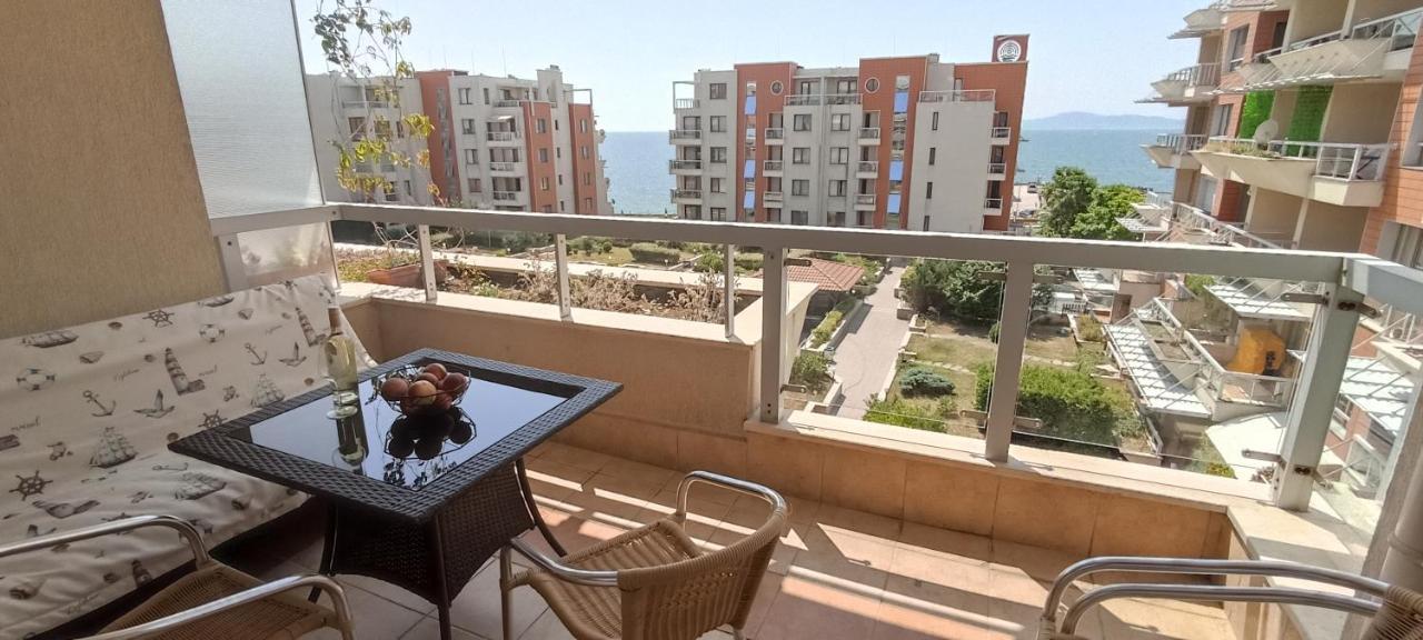 Cozy Apartment With Sea View And Free Parking Pomorie Exteriör bild