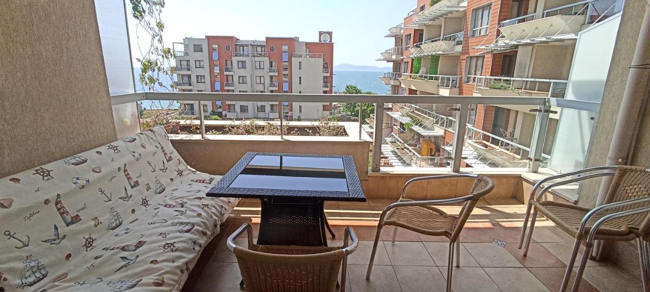 Cozy Apartment With Sea View And Free Parking Pomorie Exteriör bild